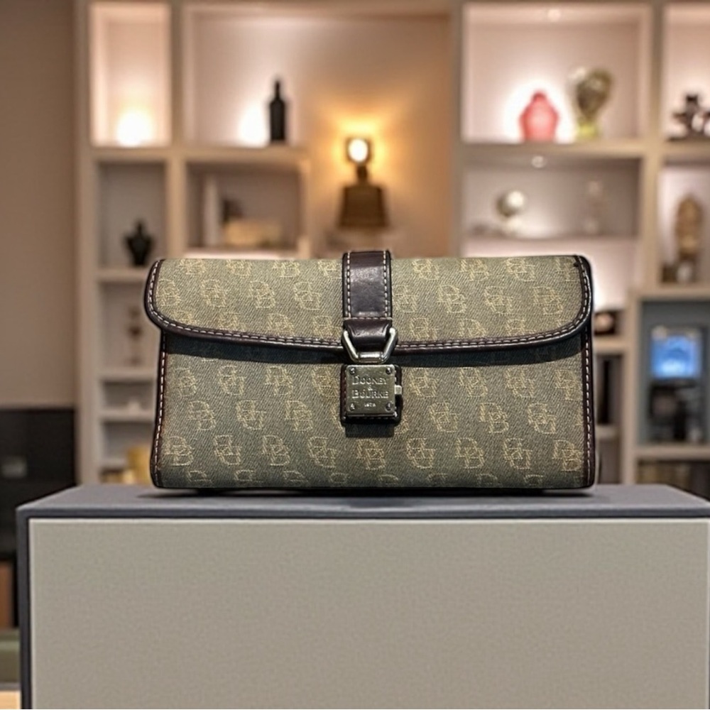 Dooney & Bourke Signature | DB Logo Push
Lock Wallet | Checkbook | Organizer